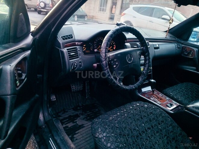 Mercedes E 280 1998, 294,646 km - 2.8 l - Zaqatala