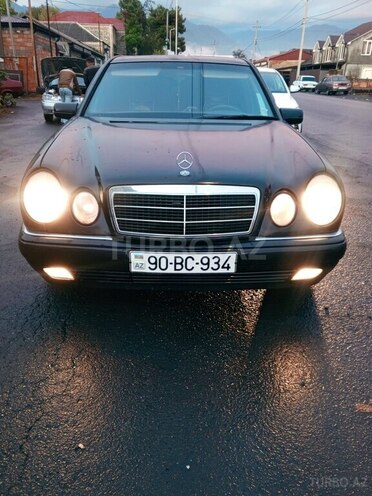 Mercedes E 280 1998, 294,646 km - 2.8 l - Zaqatala