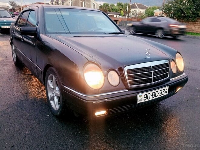 Mercedes E 280 1998, 294,646 km - 2.8 l - Zaqatala