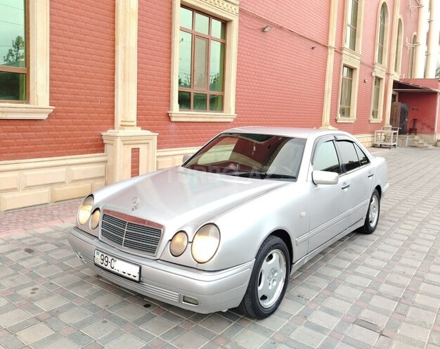 Mercedes E 220 1997, 213,318 km - 2.2 l - Şirvan