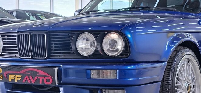 BMW 320-3