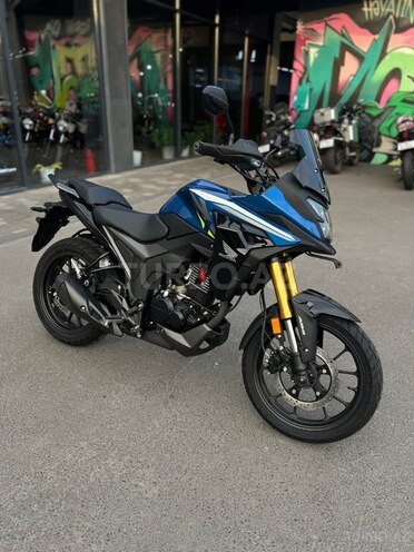 Honda CB200X-1