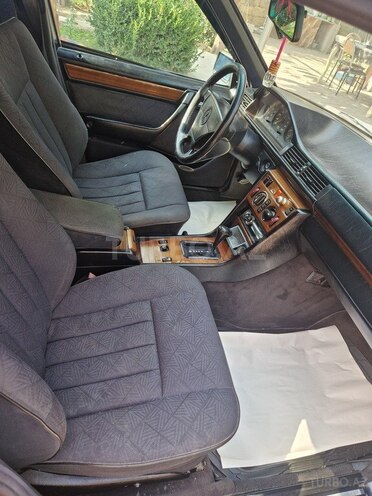 Mercedes E 220 1994, 320,000 km - 2.2 l - Sumqayıt