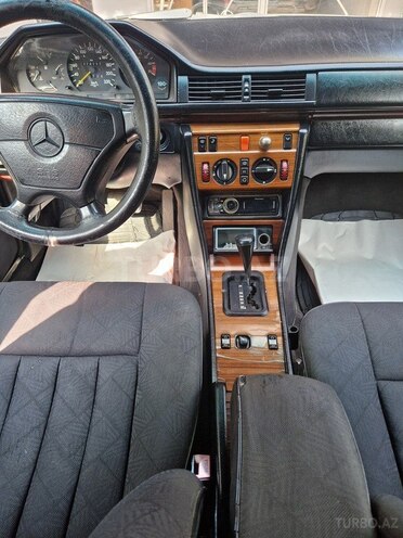 Mercedes E 220 1994, 320,000 km - 2.2 l - Sumqayıt