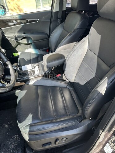 Kia Sorento-11