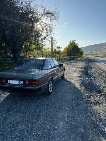 Mercedes 190 1992, 250,000 km - 2.0 l - Qəbələ