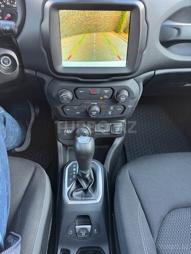 Jeep Renegade-13