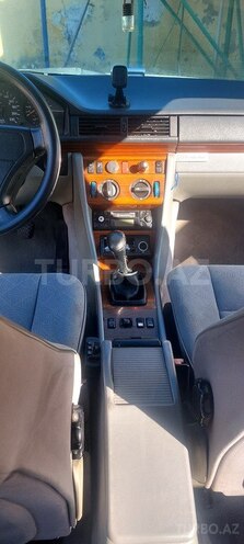 Mercedes E 250 1995, 528,000 km - 2.5 l - Bakı