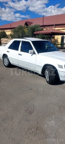 Mercedes E 250 1995, 528,000 km - 2.5 l - Bakı