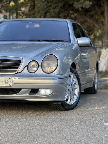Mercedes E 220 2001, 396,000 km - 2.2 l - Bakı