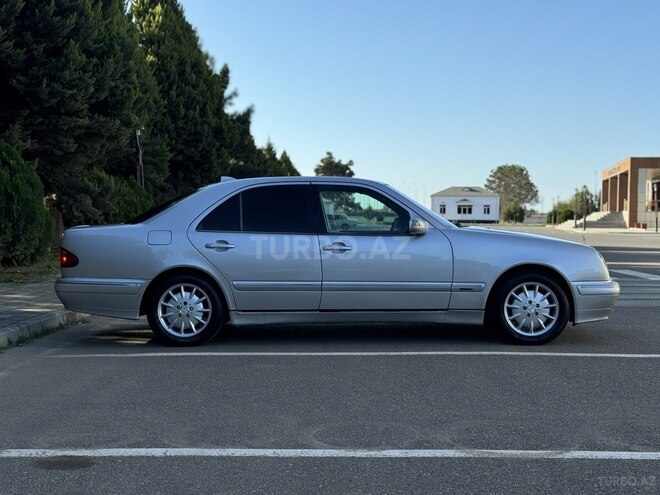 Mercedes E 220 2001, 396,000 km - 2.2 l - Bakı