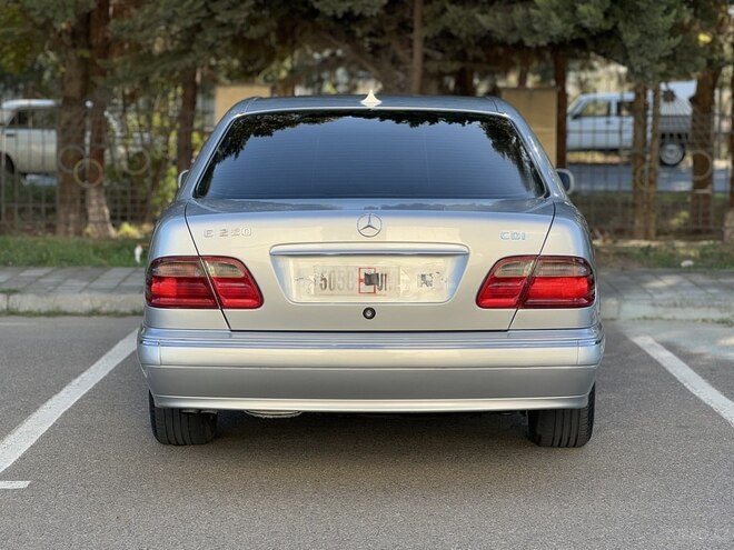 Mercedes E 220 2001, 396,000 km - 2.2 l - Bakı