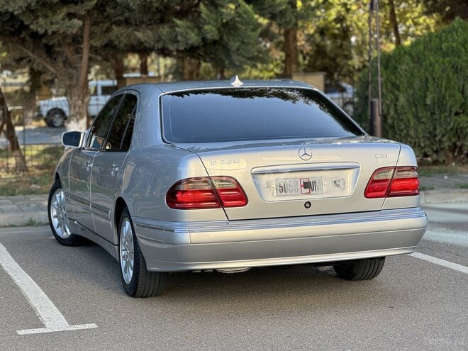 Mercedes E 220 2001, 396,000 km - 2.2 l - Bakı
