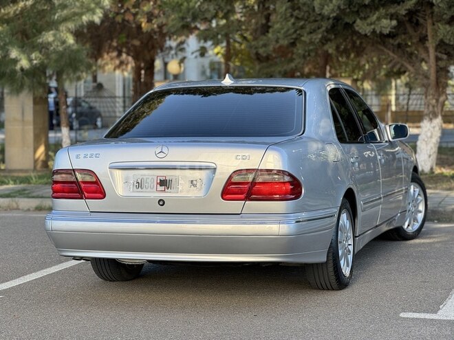 Mercedes E 220 2001, 396,000 km - 2.2 l - Bakı