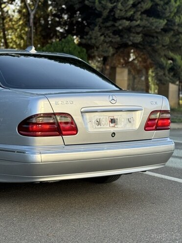 Mercedes E 220 2001, 396,000 km - 2.2 l - Bakı