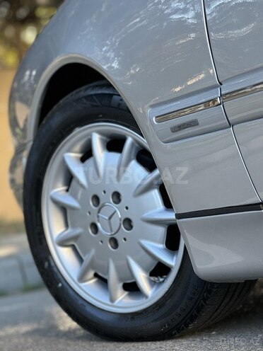 Mercedes E 220 2001, 396,000 km - 2.2 l - Bakı