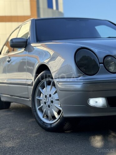 Mercedes E 220 2001, 396,000 km - 2.2 l - Bakı