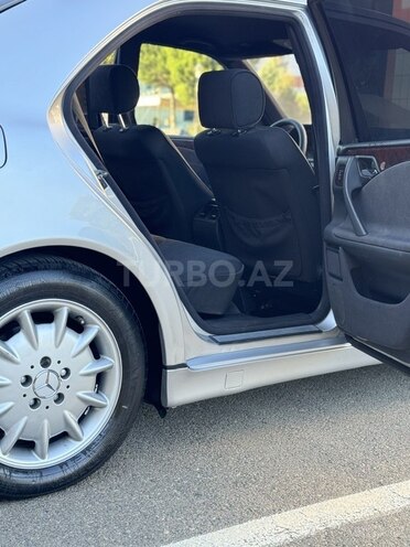 Mercedes E 220 2001, 396,000 km - 2.2 l - Bakı