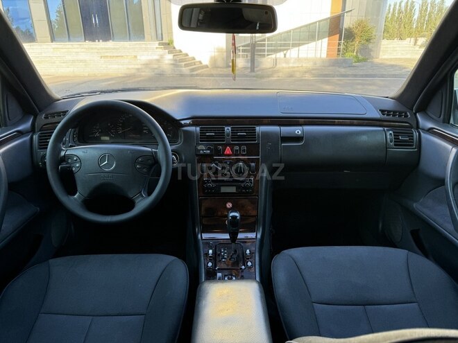 Mercedes E 220 2001, 396,000 km - 2.2 l - Bakı