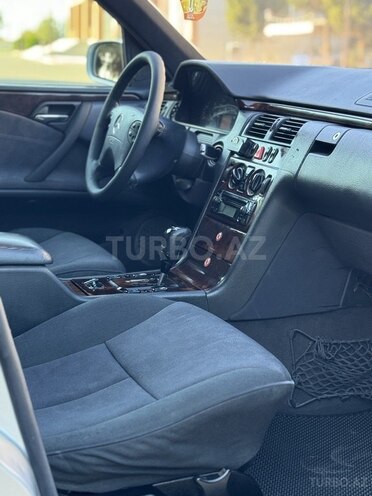 Mercedes E 220 2001, 396,000 km - 2.2 l - Bakı