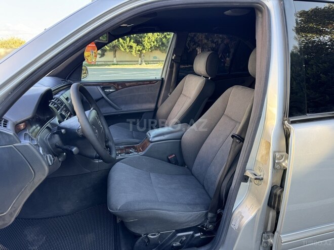 Mercedes E 220 2001, 396,000 km - 2.2 l - Bakı