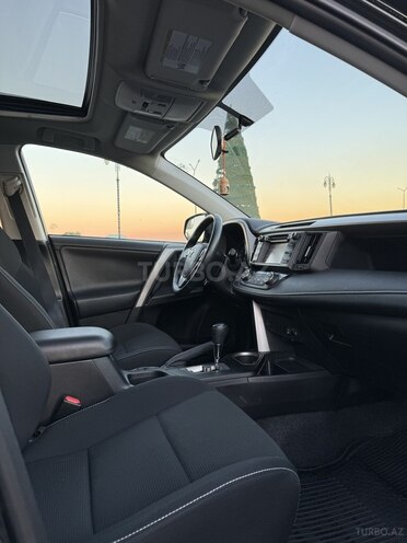 Toyota RAV4-12