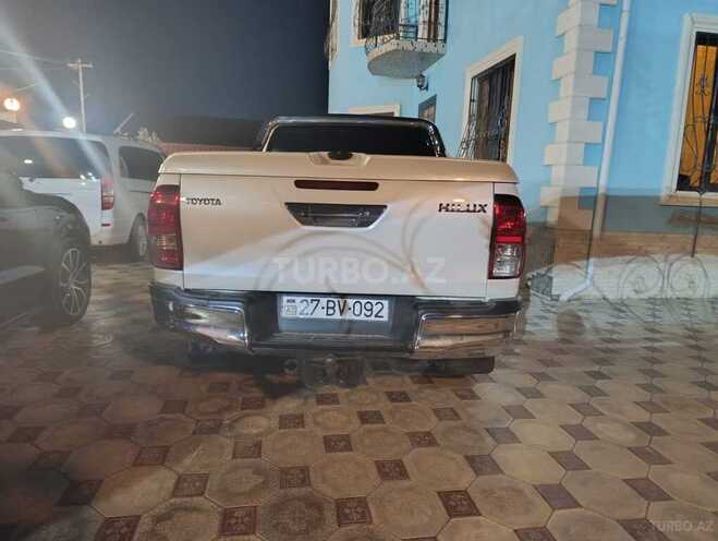 Toyota Hilux 2017, 247,500 km - 2.4 л - Xaçmaz