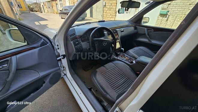 Mercedes E 270 2001, 359,000 km - 2.7 l - Bakı