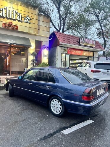 Mercedes C 240 1999, 422,000 km - 2.4 l - Şəki