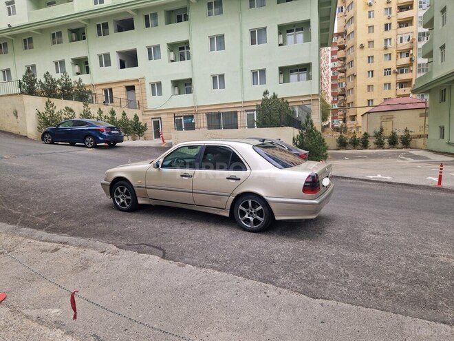 Mercedes C 220 1998, 290,000 km - 2.2 l - Bakı