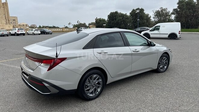 Hyundai Elantra-4