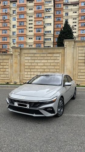 Hyundai Elantra-1