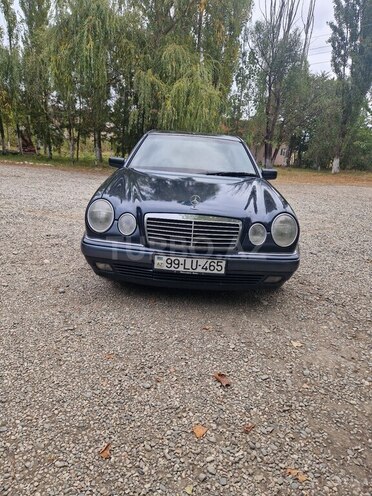 Mercedes E 200 1998, 275,000 km - 2.0 l - Qusar