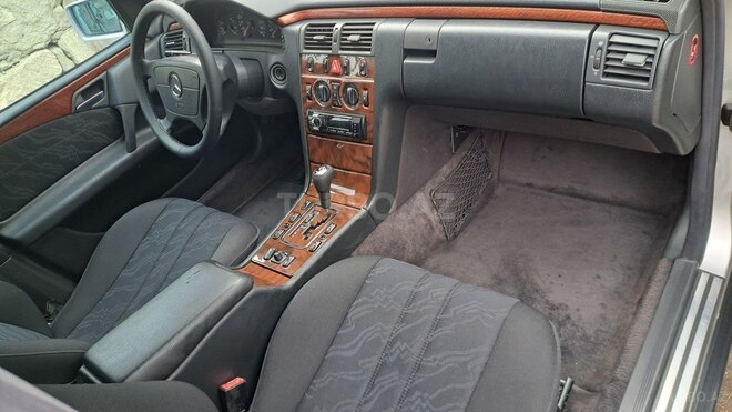 Mercedes E 240 1999, 358,000 km - 2.4 л - Bakı