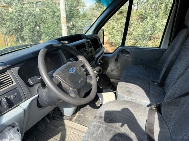 Ford Transit-4
