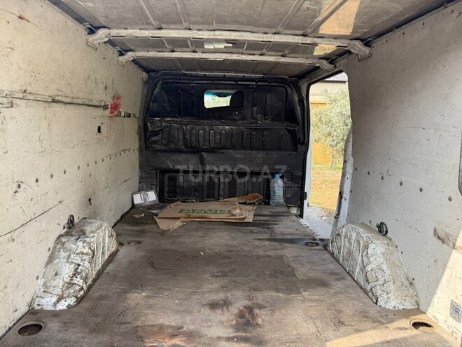 Ford Transit-10