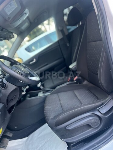 Kia Rio-13