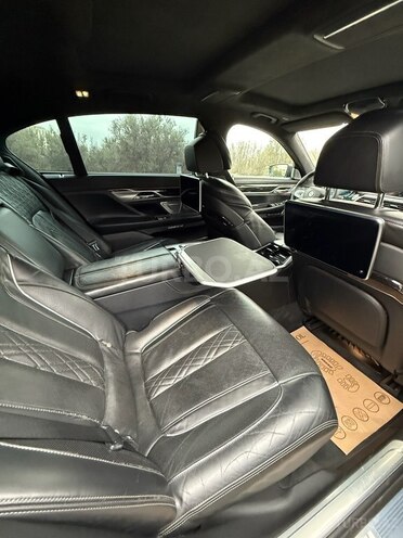 BMW 750 2015, 290,000 km - 4.4 l - Bakı
