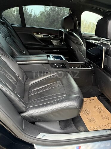 BMW 750 2015, 290,000 km - 4.4 l - Bakı