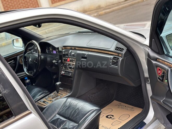 Mercedes E 220 2000, 550,340 km - 2.2 l - Bakı