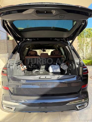 BMW X7-8