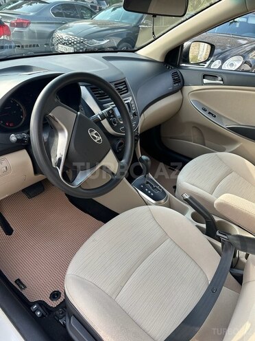 Hyundai Accent 2015, 232,000 km - 1.6 l - Bakı