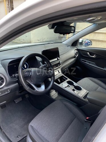 Hyundai Kona Electric-6