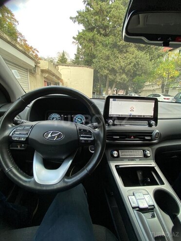 Hyundai Kona Electric-12