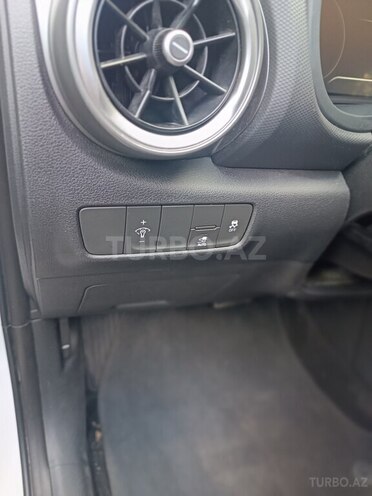 Hyundai Kona Electric-15