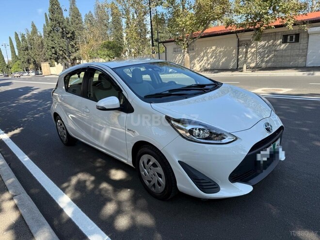 Toyota Aqua-4