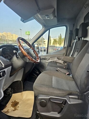 Ford Transit-9
