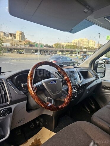 Ford Transit-8