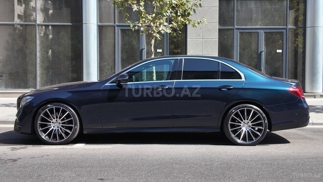 Mercedes E 220 d-3