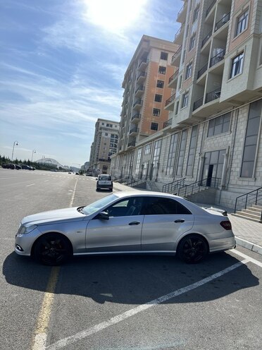 Mercedes E 220 2010, 262,000 km - 2.1 l - Sumqayıt